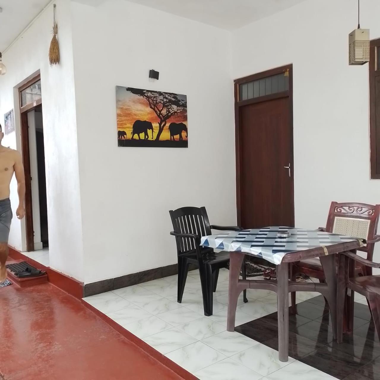 Sea Side Bay House Hotel Уелигама Екстериор снимка